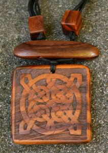 Holzkette Keltische Knoten