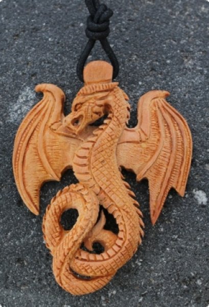 Holzanhänger Feuerdrache